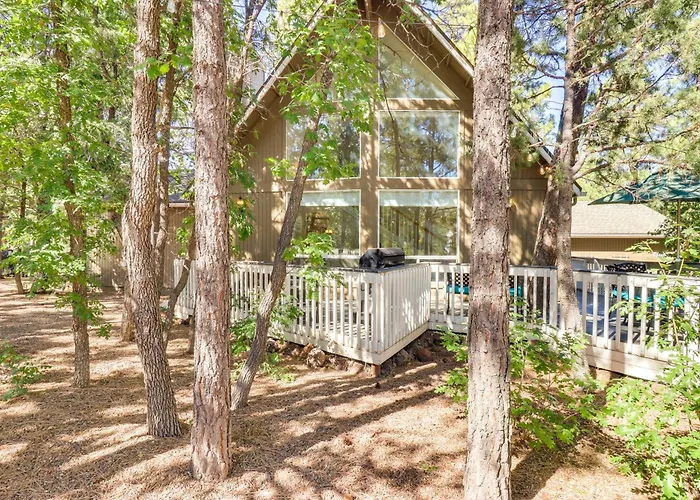 Deck + Game Room: Lakeside 'blue Jay Chalet' *