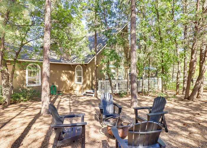 Deck + Game Room: Lakeside 'blue Jay Chalet' Casa vacanze