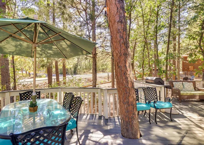 Deck + Game Room: Lakeside 'blue Jay Chalet'